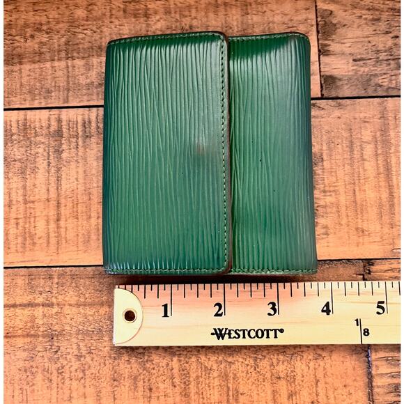 LOUIS VUITTON Green Epi Leather Small Compact Wallet - Picture 13 of 13
